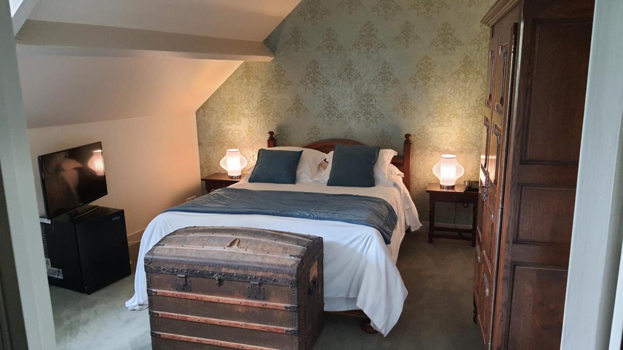 Logis - Hotel & Restaurant Le Gonfalon Germigny-l'Eveque エクステリア 写真