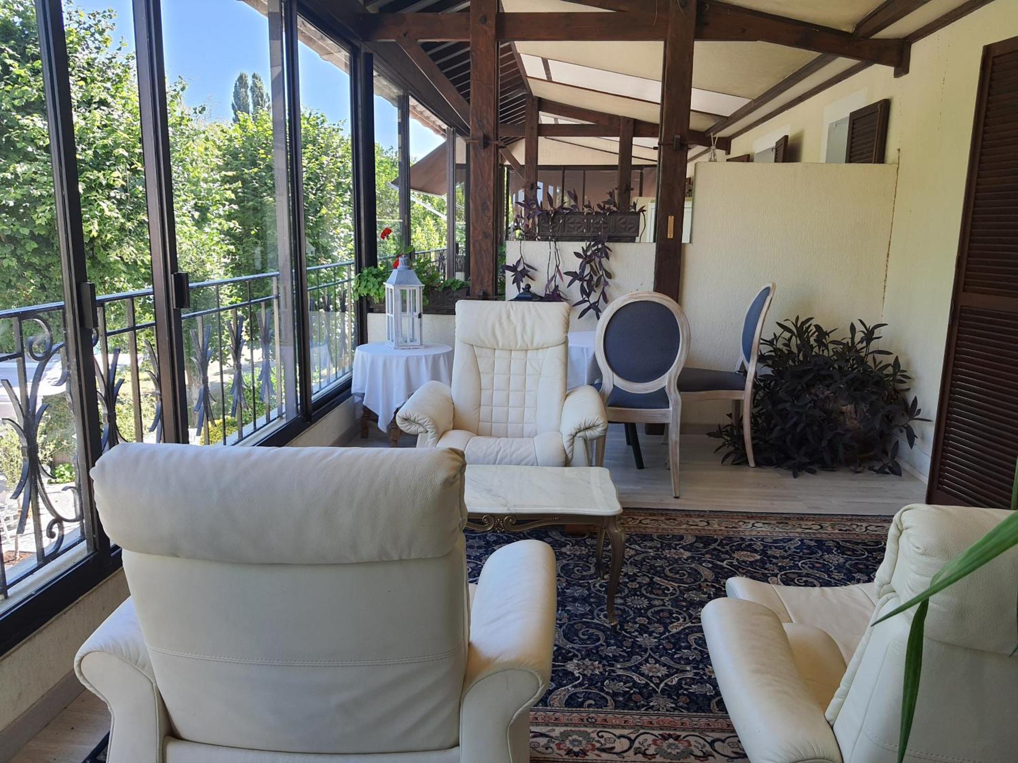Logis - Hotel & Restaurant Le Gonfalon Germigny-l'Eveque エクステリア 写真