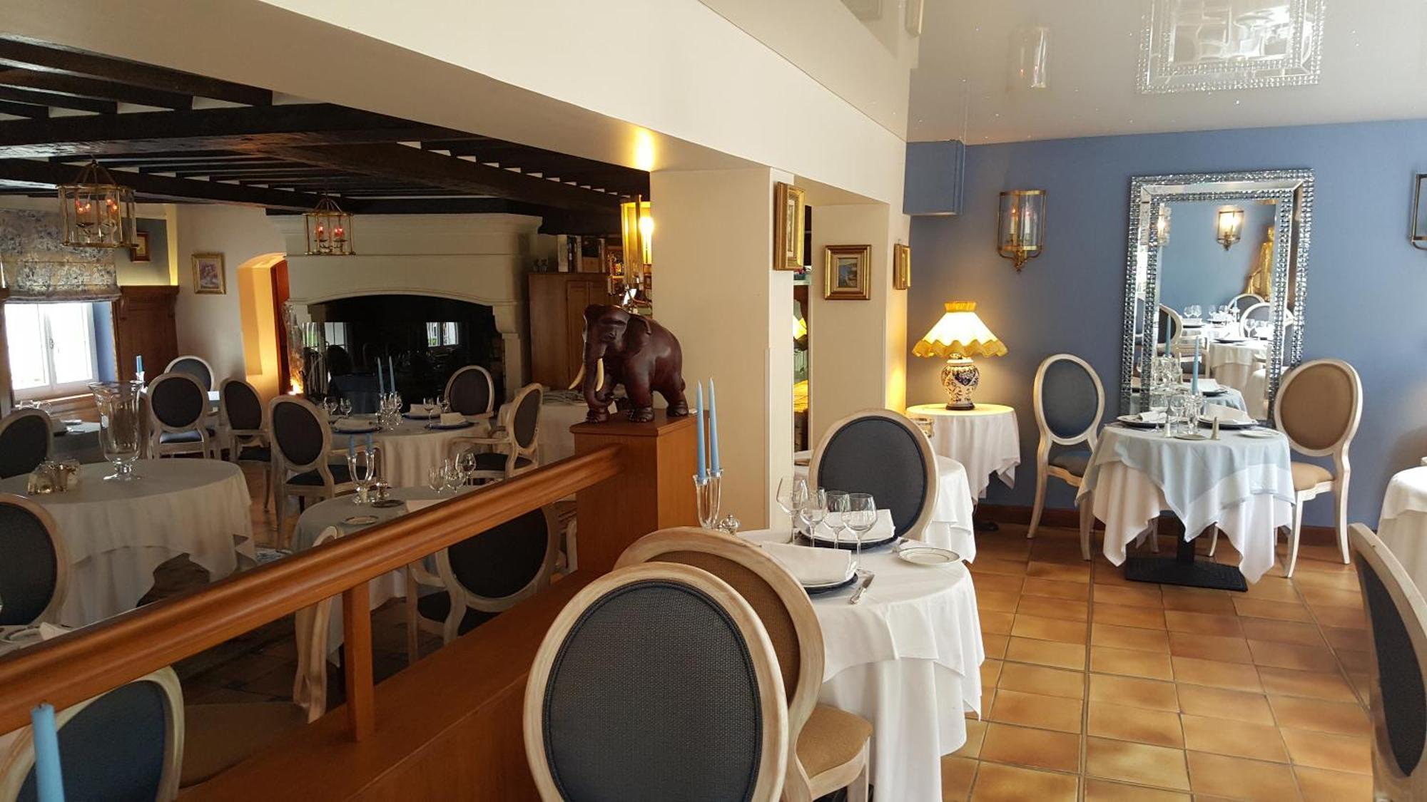 Logis - Hotel & Restaurant Le Gonfalon Germigny-l'Eveque エクステリア 写真