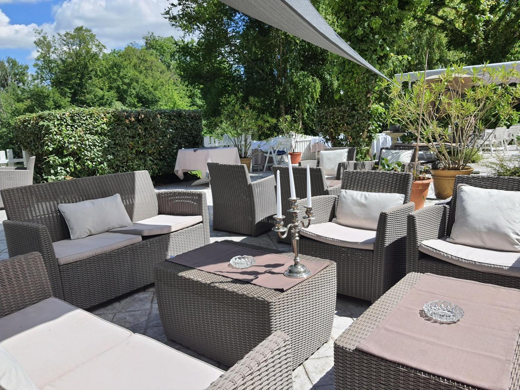 Logis - Hotel & Restaurant Le Gonfalon Germigny-l'Eveque エクステリア 写真