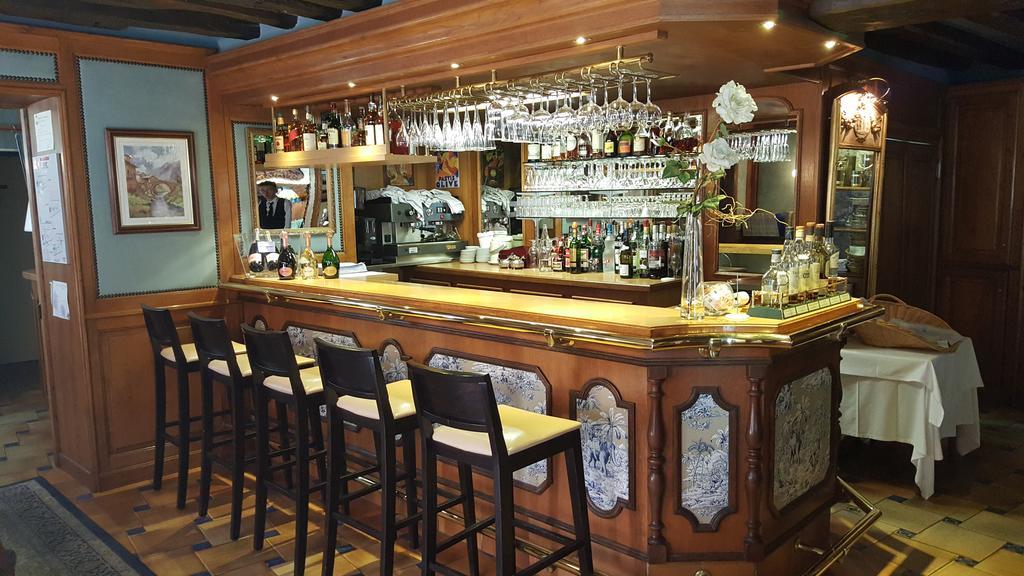 Logis - Hotel & Restaurant Le Gonfalon Germigny-l'Eveque エクステリア 写真