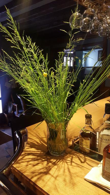 Logis - Hotel & Restaurant Le Gonfalon Germigny-l'Eveque エクステリア 写真
