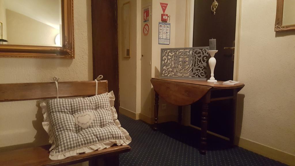 Logis - Hotel & Restaurant Le Gonfalon Germigny-l'Eveque エクステリア 写真