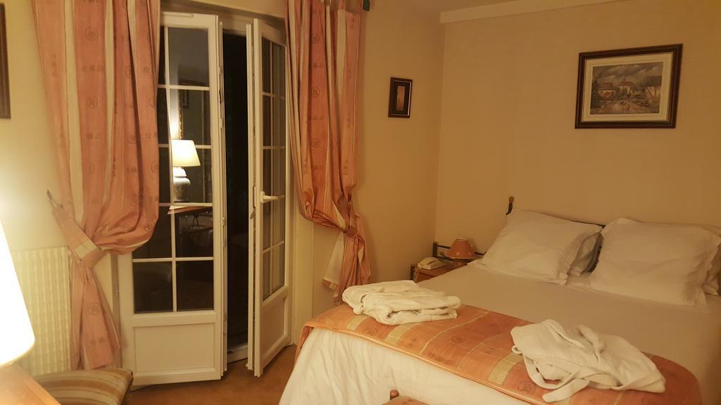 Logis - Hotel & Restaurant Le Gonfalon Germigny-l'Eveque エクステリア 写真
