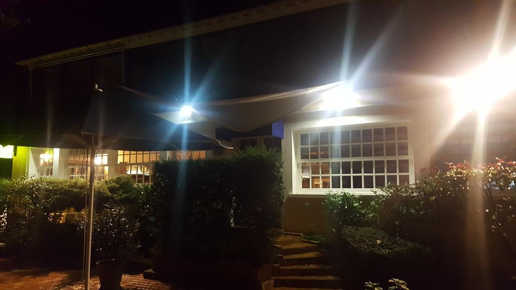 Logis - Hotel & Restaurant Le Gonfalon Germigny-l'Eveque エクステリア 写真