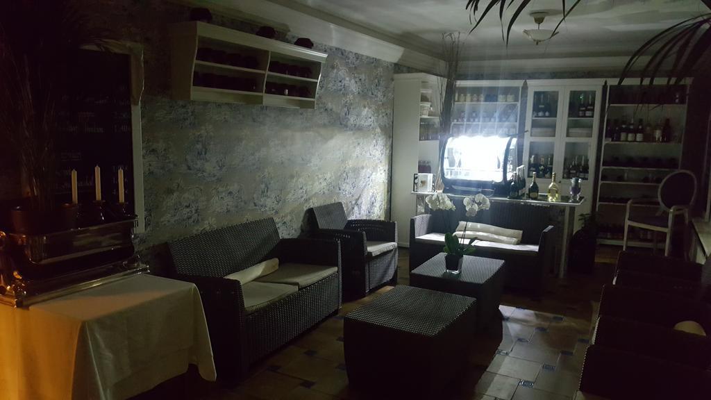 Logis - Hotel & Restaurant Le Gonfalon Germigny-l'Eveque エクステリア 写真