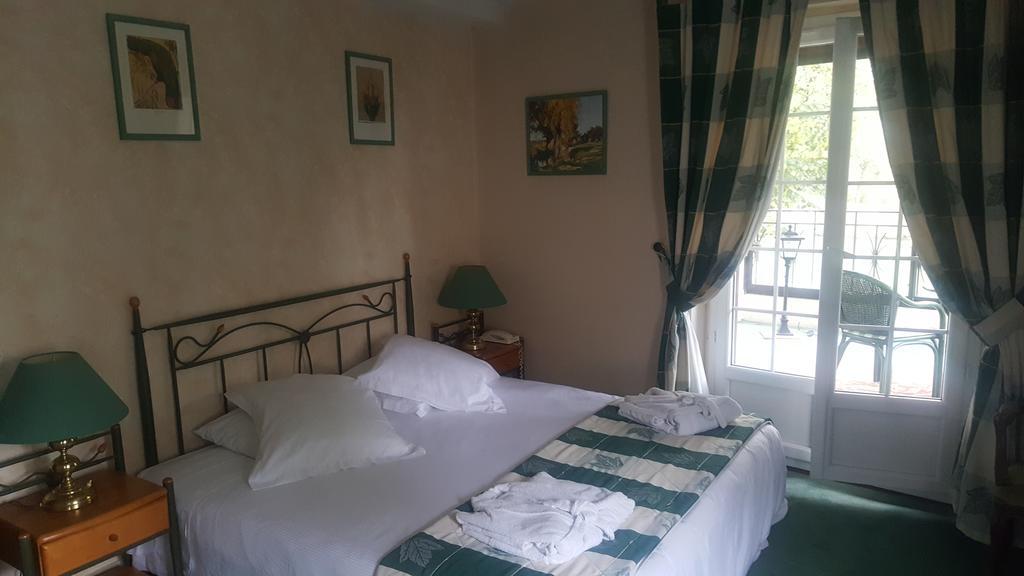 Logis - Hotel & Restaurant Le Gonfalon Germigny-l'Eveque エクステリア 写真