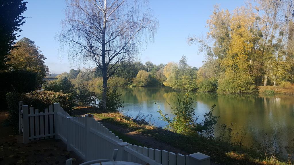Logis - Hotel & Restaurant Le Gonfalon Germigny-l'Eveque エクステリア 写真