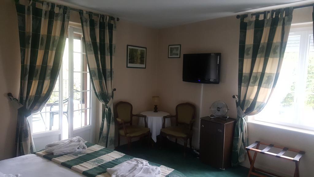 Logis - Hotel & Restaurant Le Gonfalon Germigny-l'Eveque エクステリア 写真