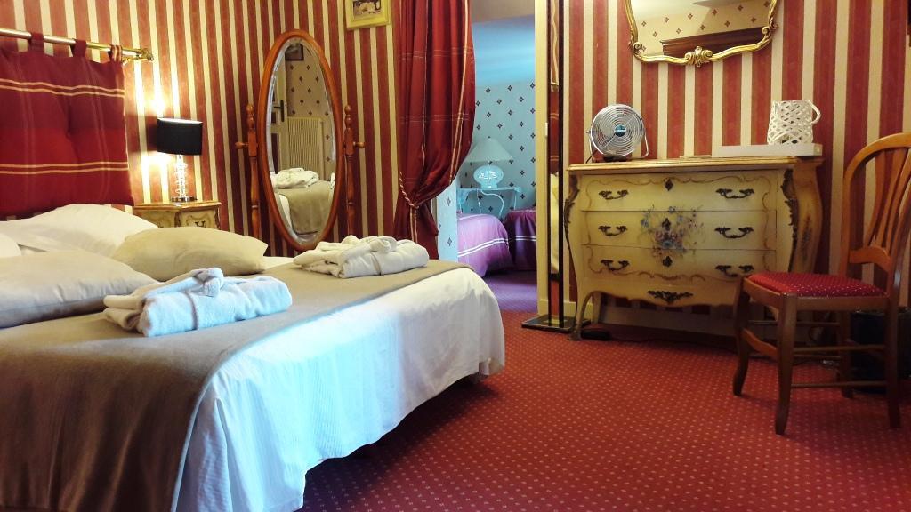 Logis - Hotel & Restaurant Le Gonfalon Germigny-l'Eveque エクステリア 写真