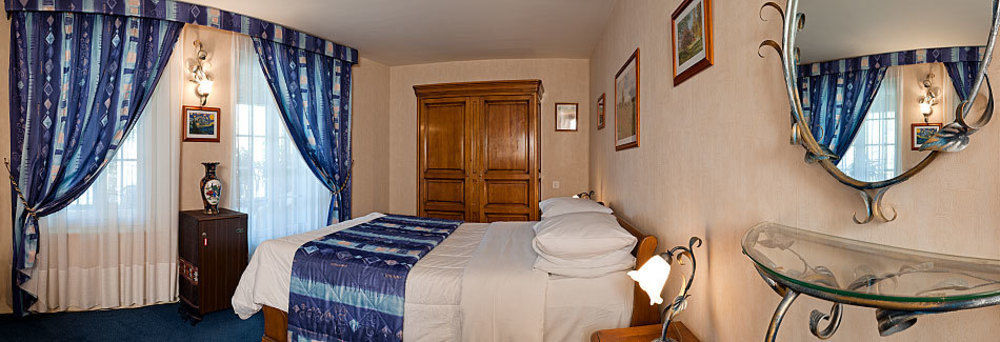 Logis - Hotel & Restaurant Le Gonfalon Germigny-l'Eveque エクステリア 写真