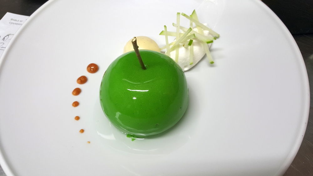 Logis - Hotel & Restaurant Le Gonfalon Germigny-l'Eveque エクステリア 写真